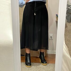 Black flowy pants with pearl tie